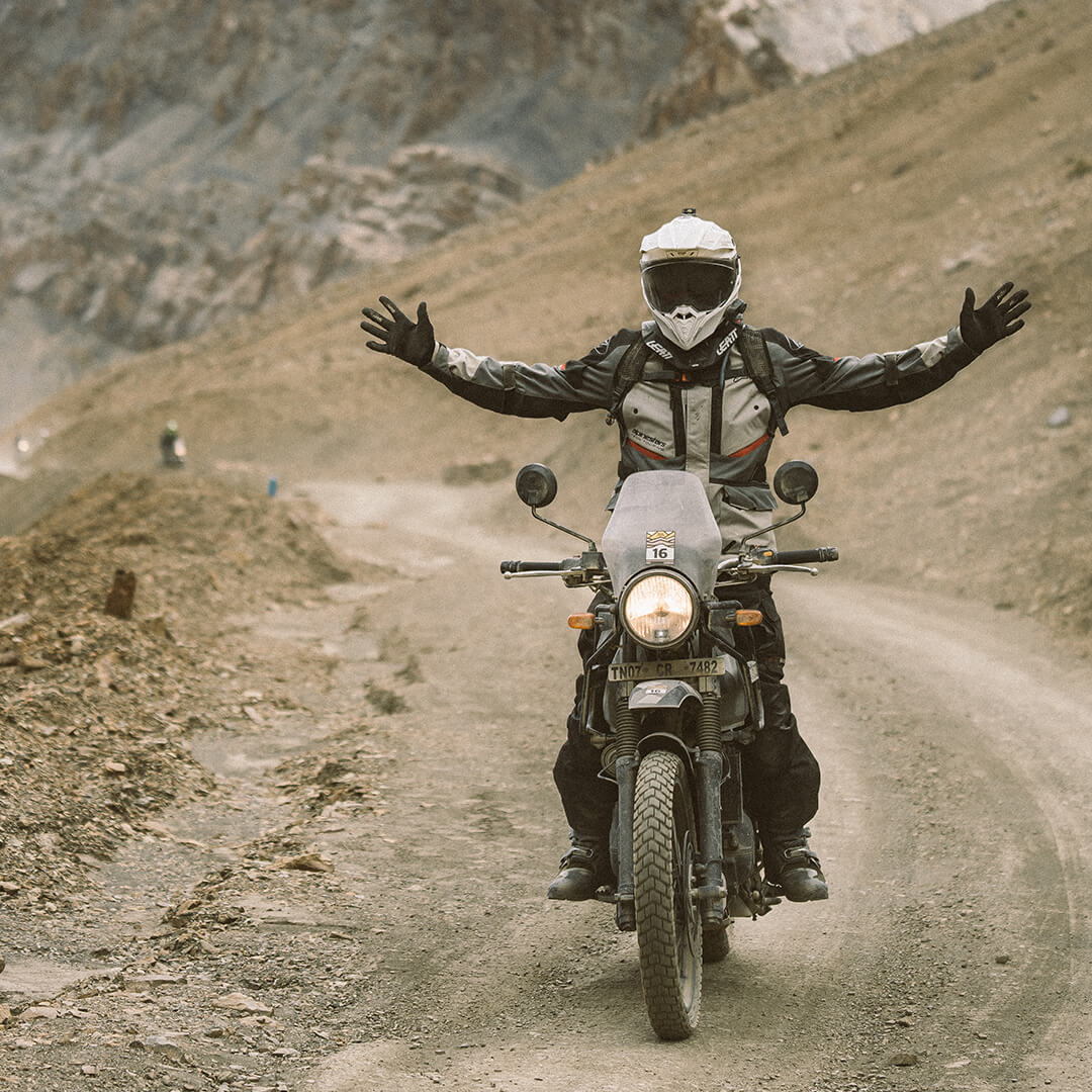 Royal enfield best sale himalayan adventure