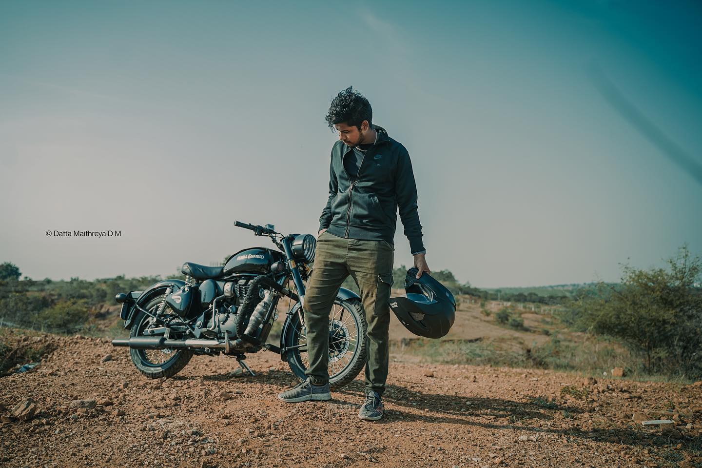 Royal Enfield Photoshoot pose For boy | Bullet Photoshoot pose | bike  Photoshoot Pose | bullet Pose - YouTube